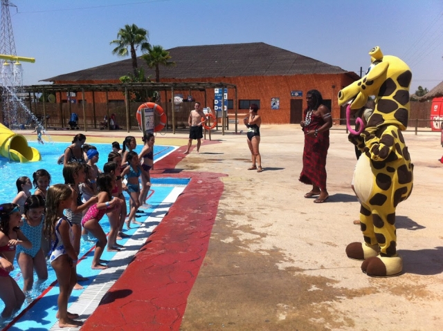  Children's entertainment at the camp 